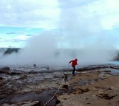 Huyendo del géiser.