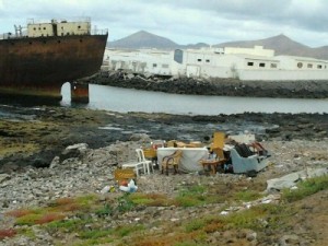 Sus enseres y el barco (Lucía Rodríguez)