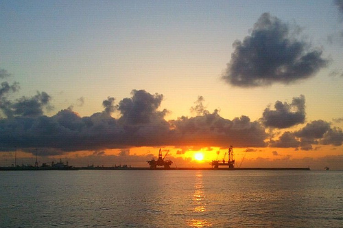 "Extraer petróleo nunca es positivo"