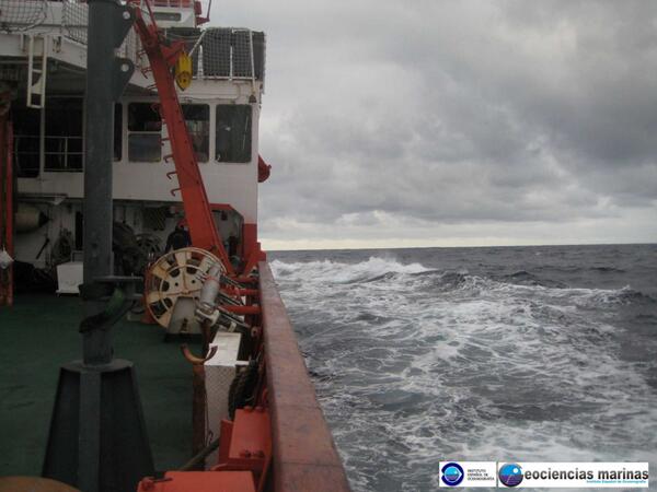El buque Hespérides navegando por Canarias (Foto: Grupo Gemar IEO).